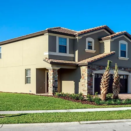 Special Offer Spacious Home With Pool!